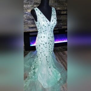 Elegant Mint Green Evening Gown Size Medium New With Tags